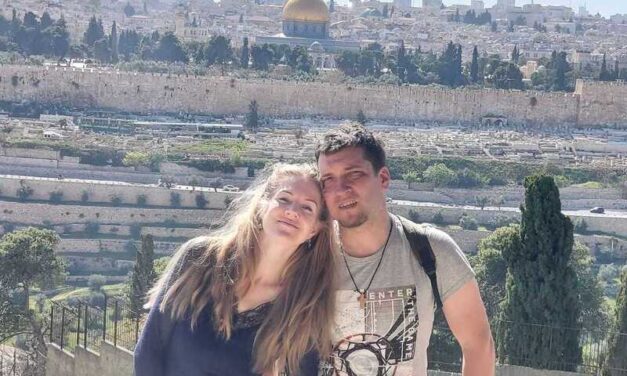 Un Viņi kļūs viena miesa