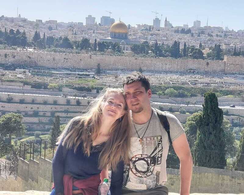 Un Viņi kļūs viena miesa